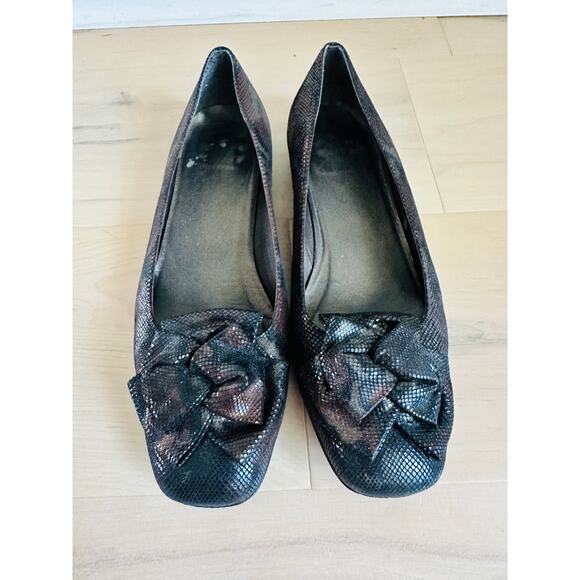 Stuart Weitzman Camo Print Flats Black Brown Size 7 Bow Classic Minimalist - Picture 2 of 6